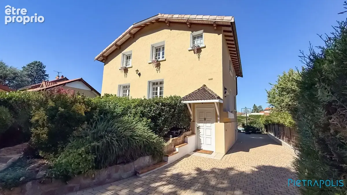Maison 9 pièces 210 m² à vendre à Fleurieu-Sur-Saone (69250) - photo 2