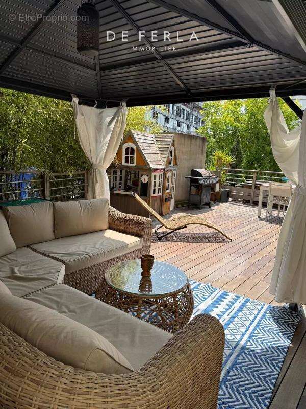 Appartement à PARIS-8E