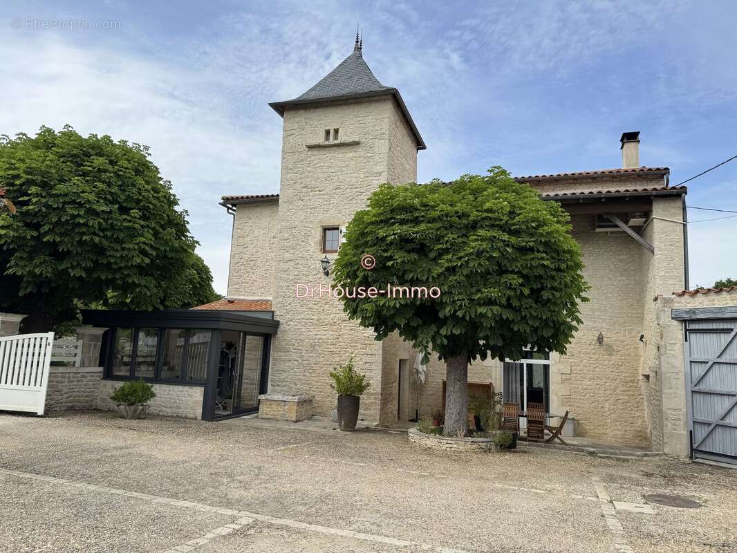 Maison à RUFFEC