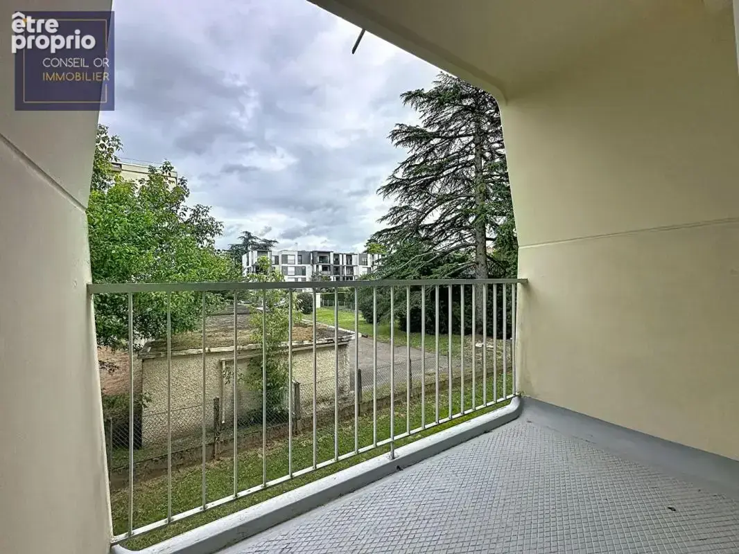 T3 - 77 m2 - 2 chambres - balcon - parking et cave - Francheville Châter - photo 7