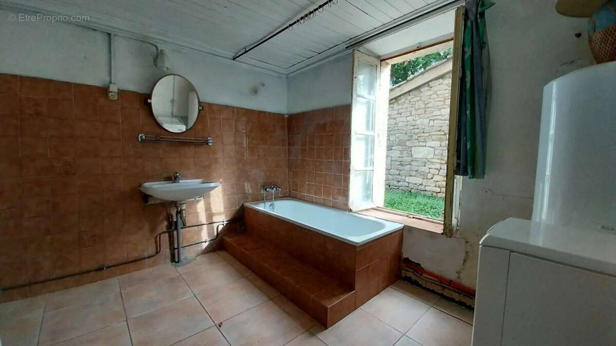 Maison à PUYLAROQUE