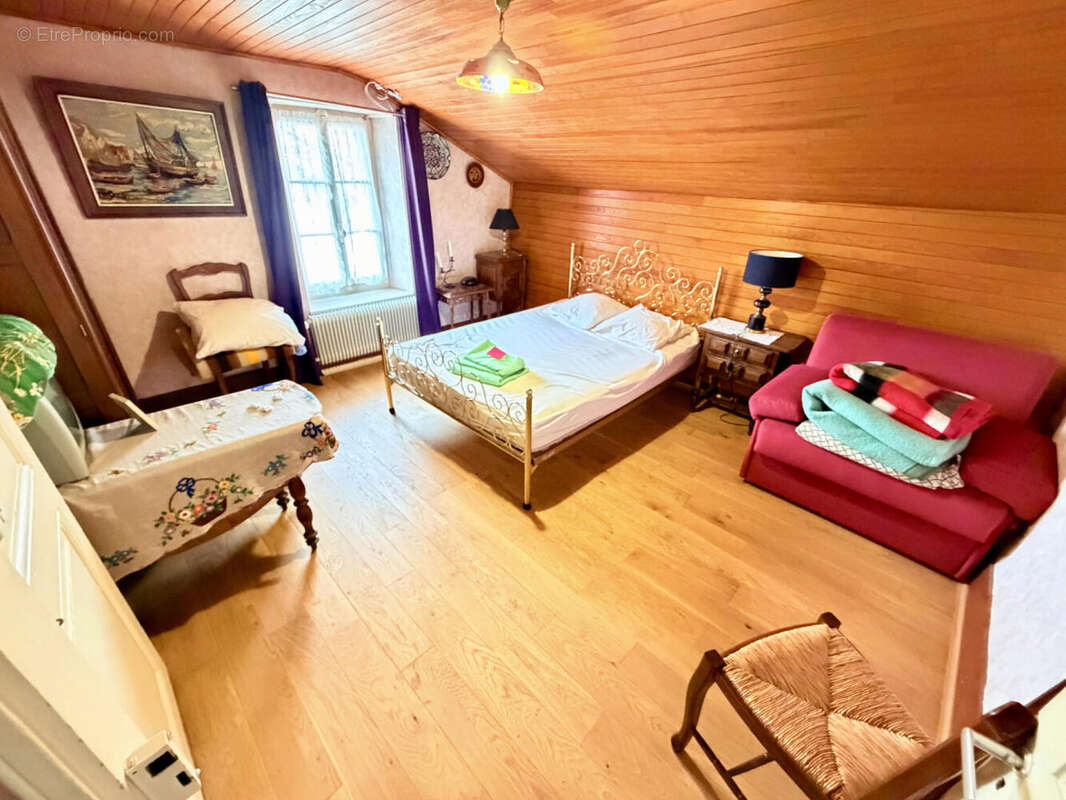 CH 3 - Maison à COLLONGES-SOUS-SALEVE