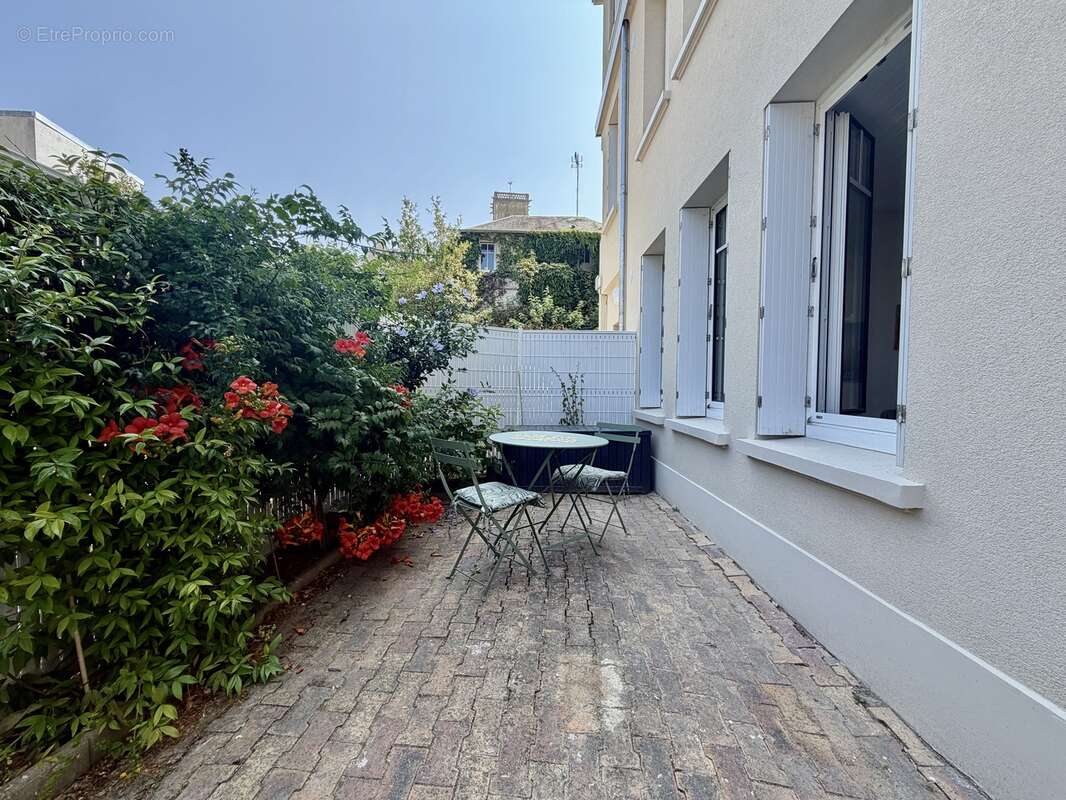 Centre ville - studio avec terrasse et parking - photo 6