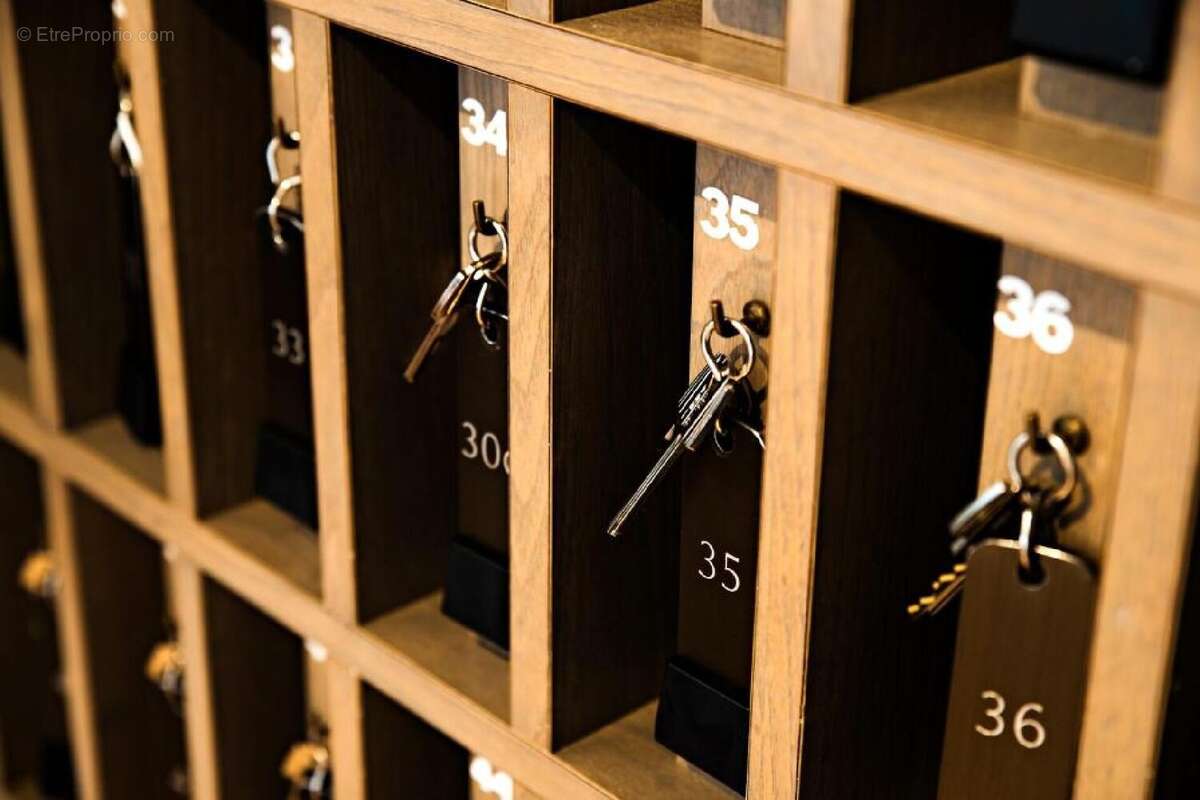 Commerce 325 m² à Antignac  - photo 8