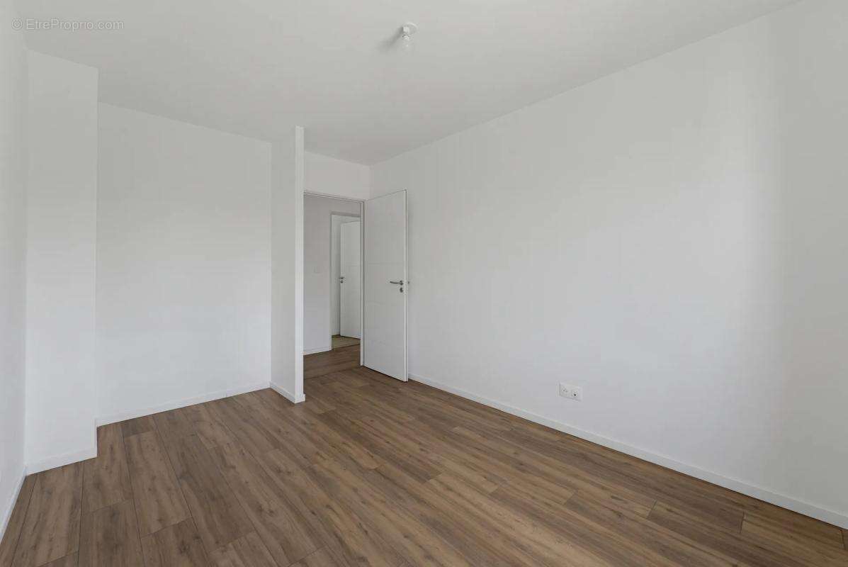Maison de 4 pièces de 100 m² à Ambarès-et-Lagrave - photo 9