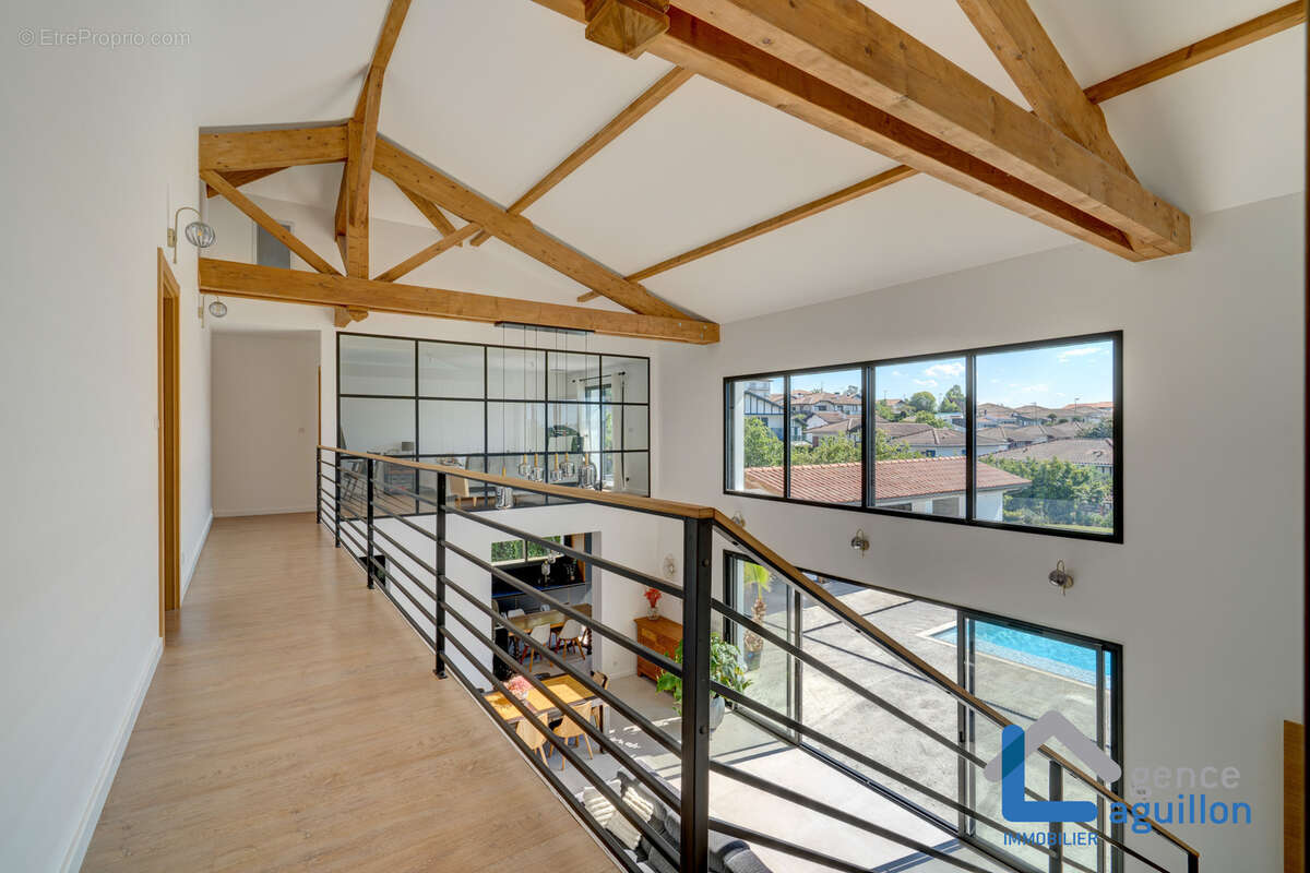 Propriété de prestige avec piscine et 2 studios indépendants à Hendaye - photo 18
