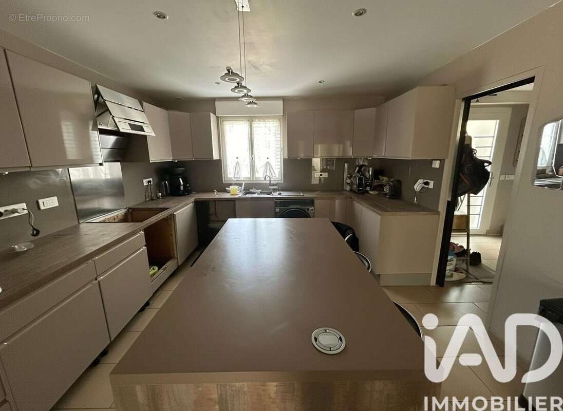 Maison 200 m² à Nerville-La-Foret  - photo 4