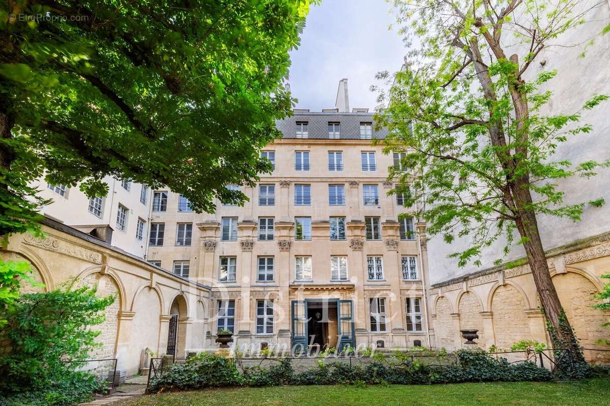 Appartement à PARIS-4E