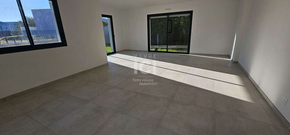 Maison à SAINTE-LUCE-SUR-LOIRE