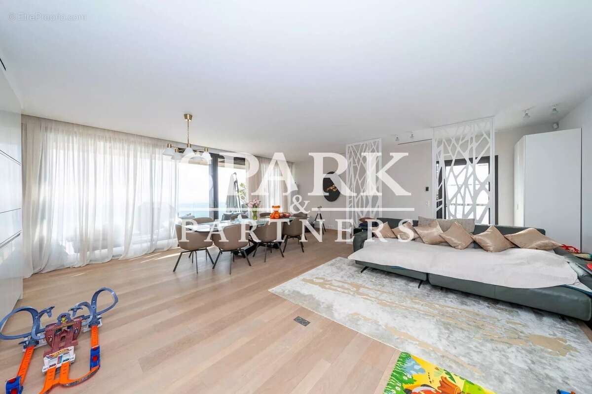 Appartement à ROQUEBRUNE-CAP-MARTIN