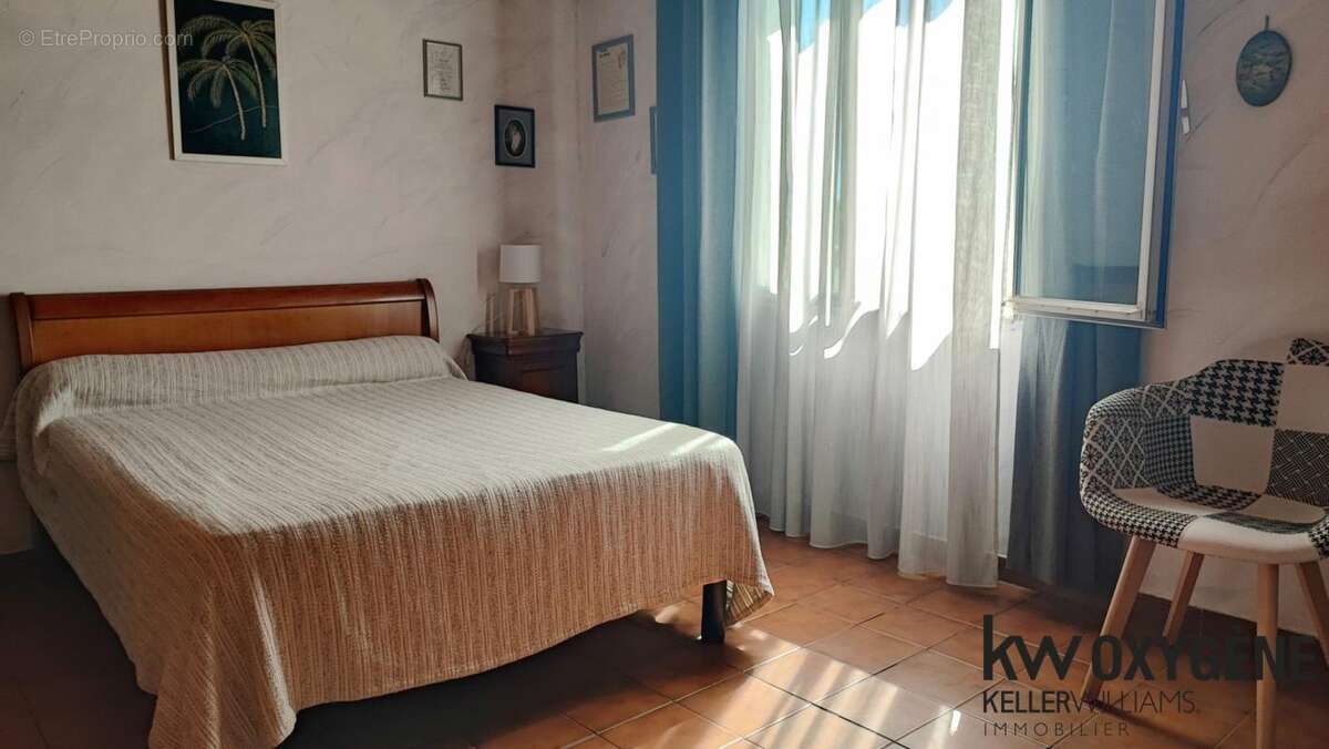 Maison à SAINT-LAURENT-DE-LA-SALANQUE