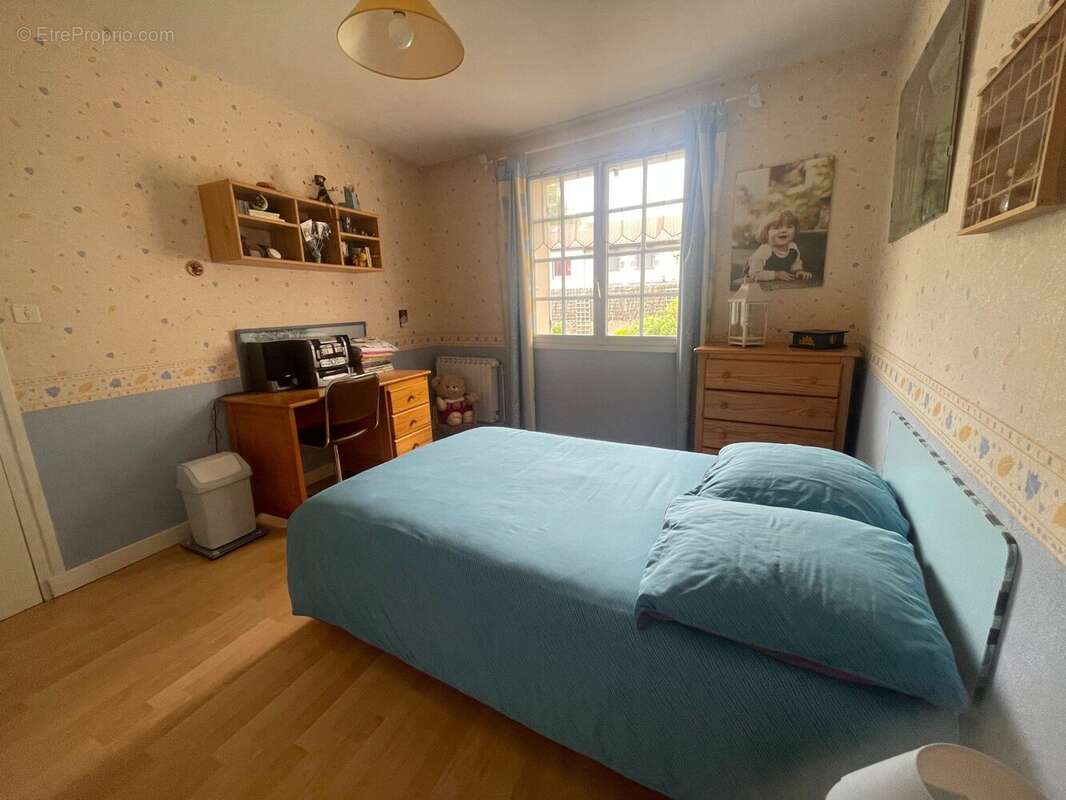 Maison à SAINT-GENES-CHAMPANELLE