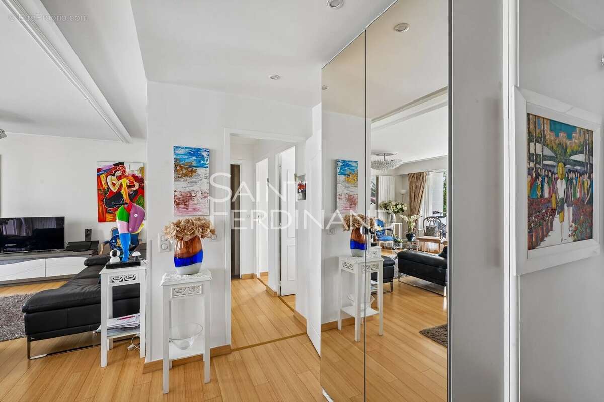 Appartement à NEUILLY-SUR-SEINE
