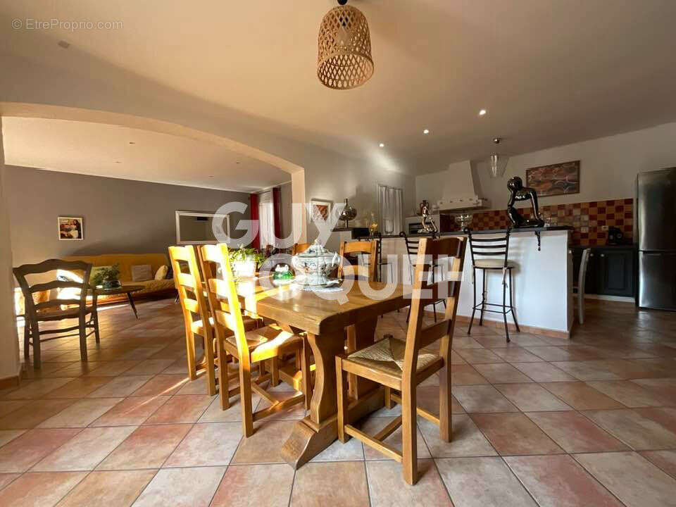 Maison à CHATEAUNEUF-DE-GADAGNE