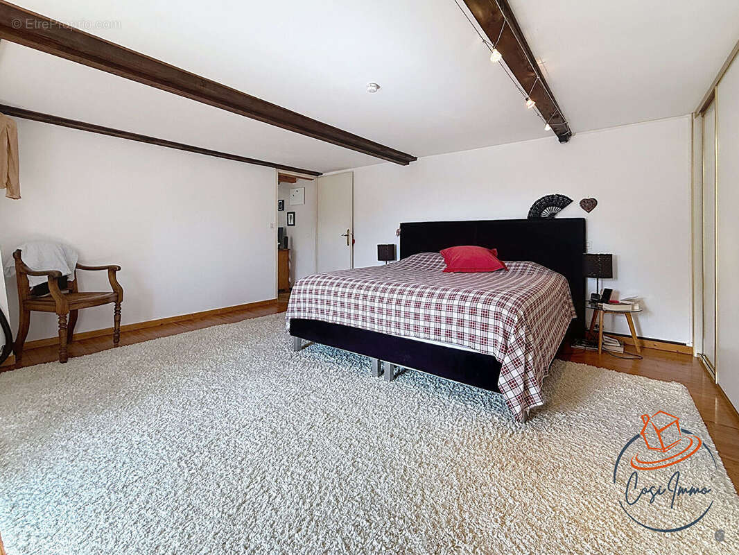 Appartement à ECHENEVEX