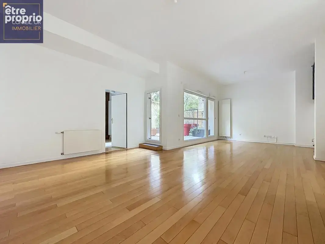 Duplex Oullins centre – 5 pièces – 124 m² – 4 chambres – Terrasse 40 m² – Calme, proche métro, belle hauteur sous plafond, garag - photo 4