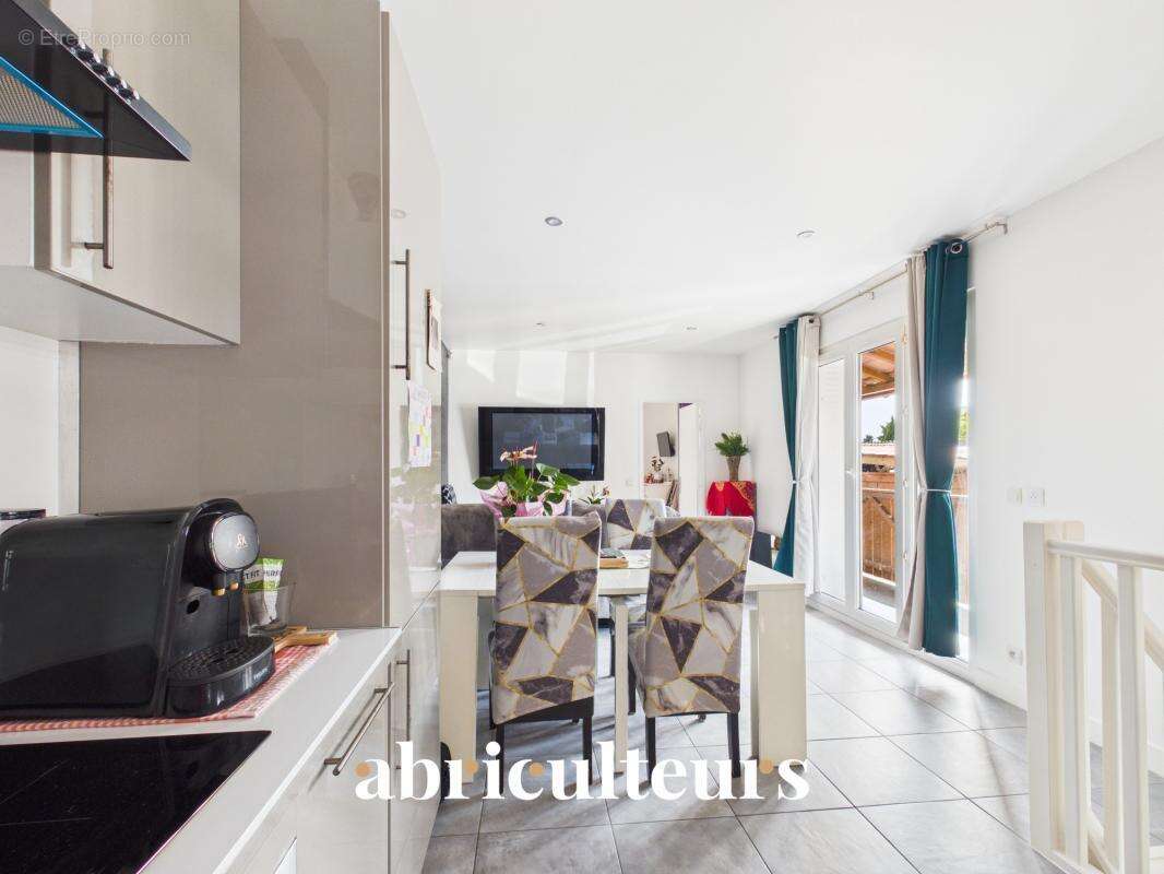 Maison avec dépendances habitables en vente à Bezons (95870) - photo 5