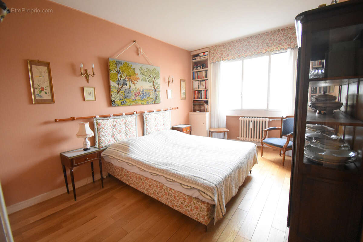 Appartement à VILLE-D'AVRAY