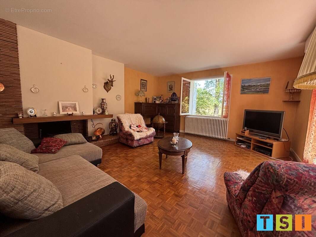 Maison de caractère de plus de 220 m² avec piscine et parc arboré de 6 725 m² - photo 5