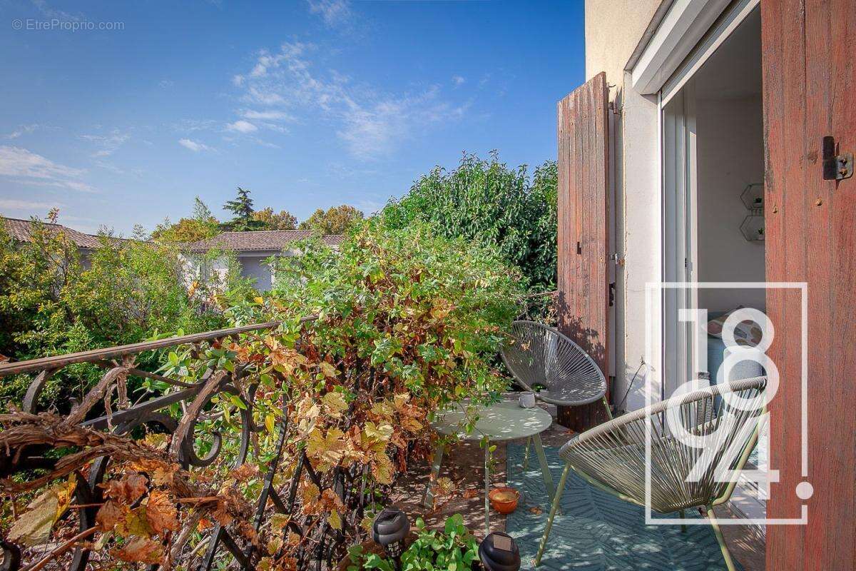 Appartement à PELISSANNE