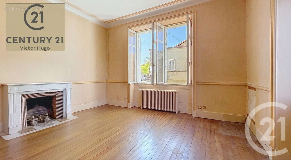 Maison 242 m² à Saint-Victurnien  - photo 12