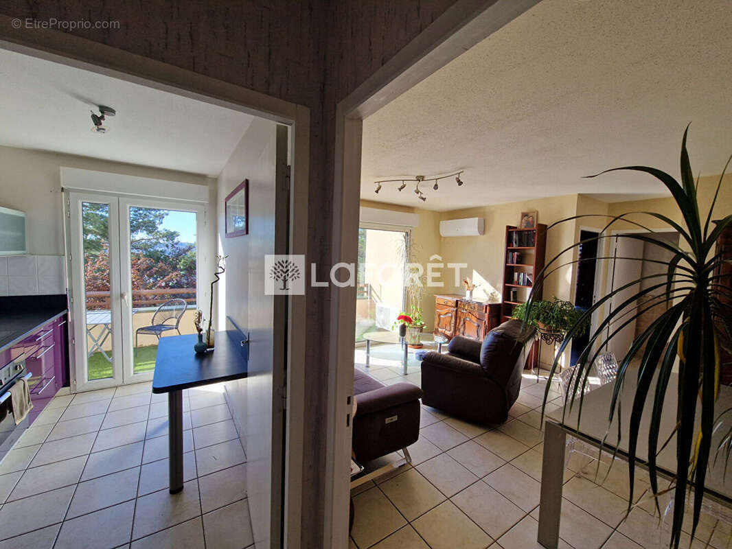 Appartement à ONET-LE-CHATEAU