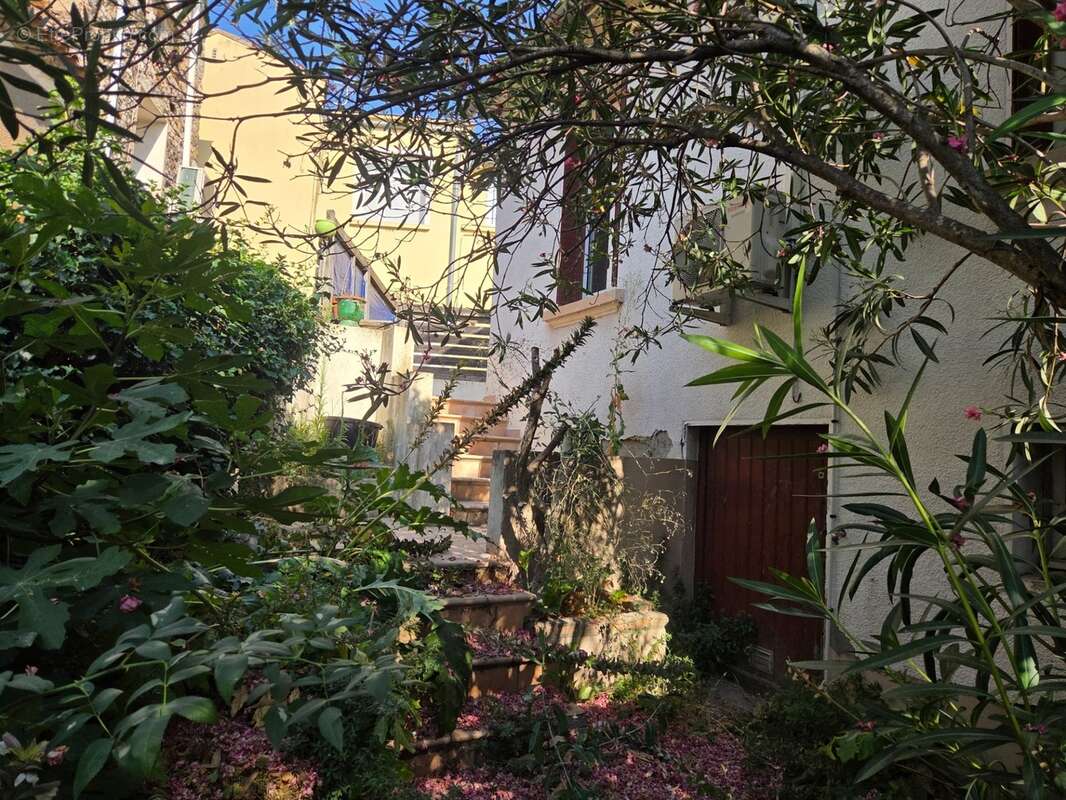 SAINT MARTIN DE VALGALGUES (30) idéal investisseur maison mitoyennes 91m² environ sur une parcelle de 175m² en centre ville - photo 2