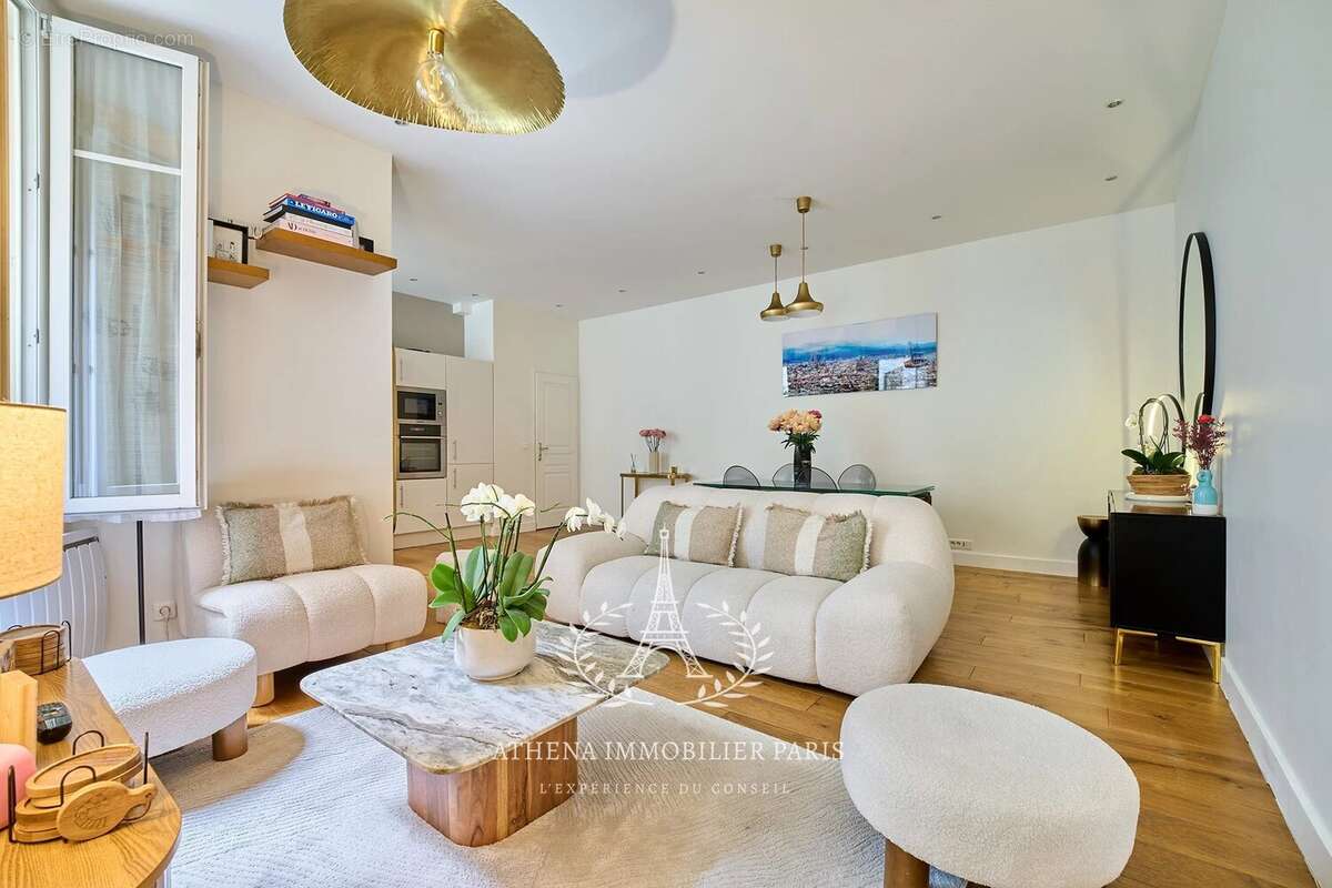 Appartement à PARIS-16E