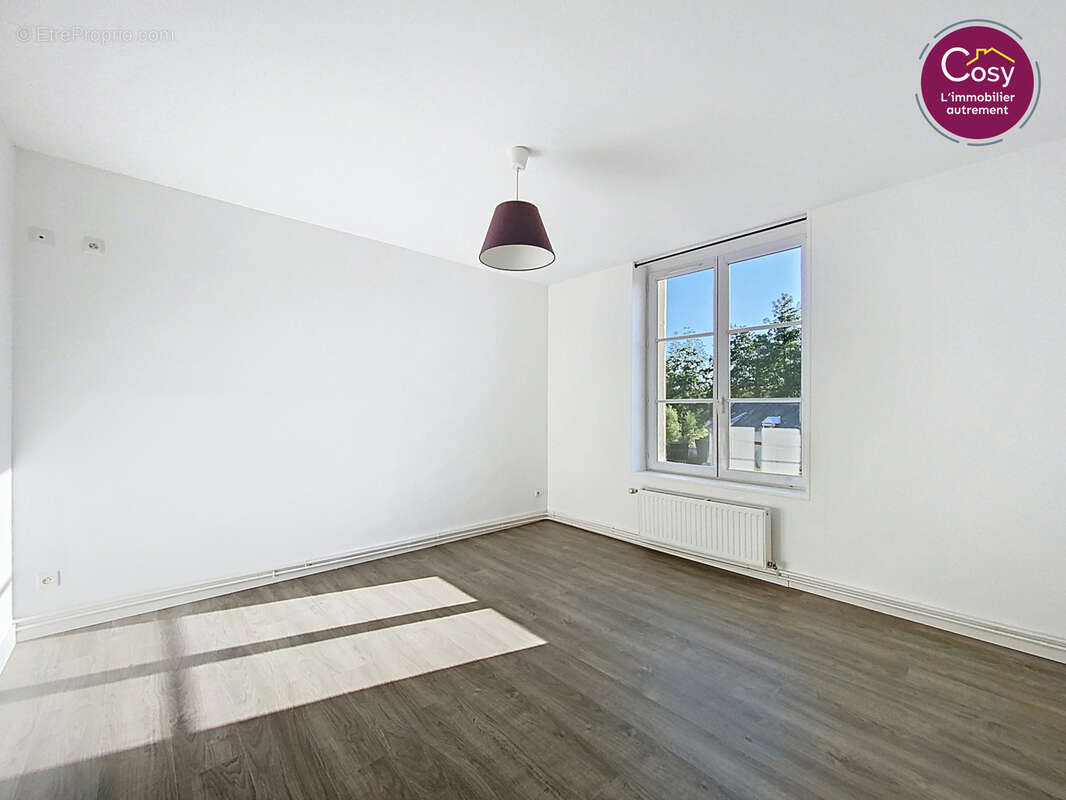 Appartement à COURMELLES