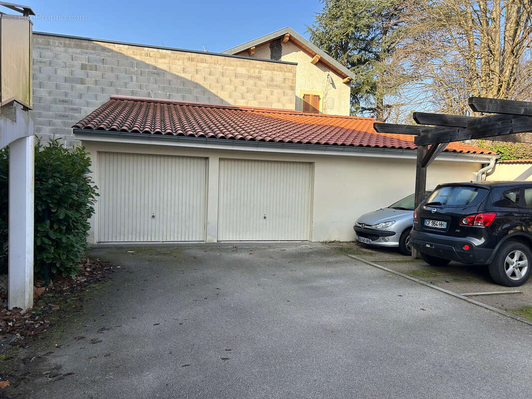 Appartement à CHARBONNIERES-LES-BAINS
