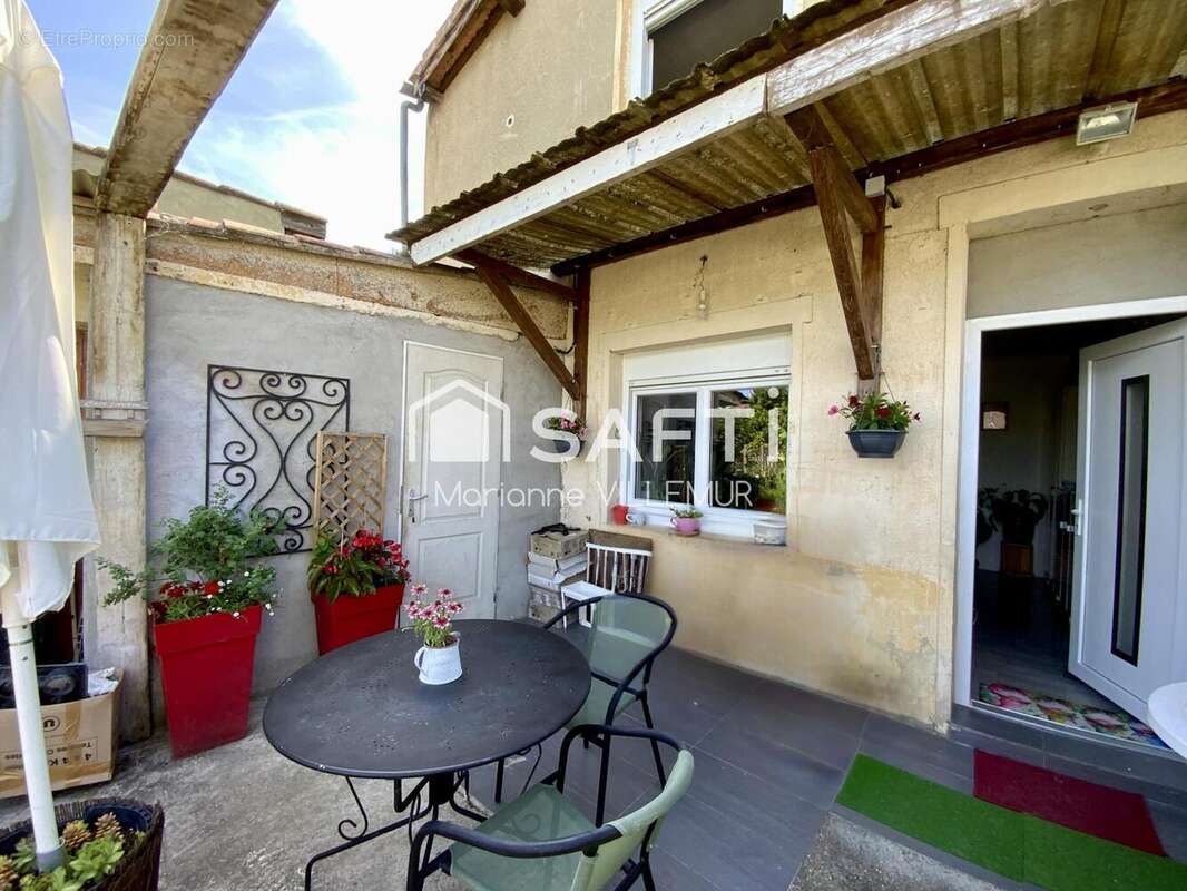 Photo 6