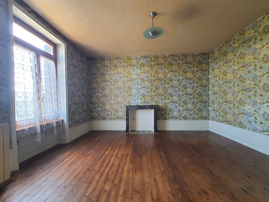 Maison à SAINT-GERMAIN-LAVAL