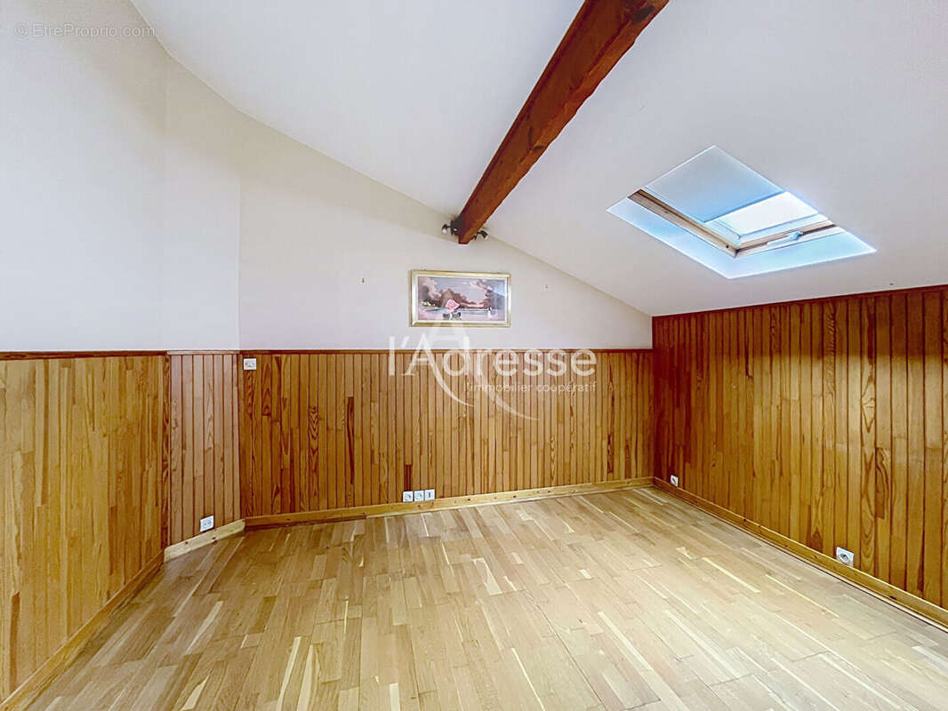 À 5 min de la gare Maison 3 chambres sur 251 m² à prix exceptionnel ! - photo 13
