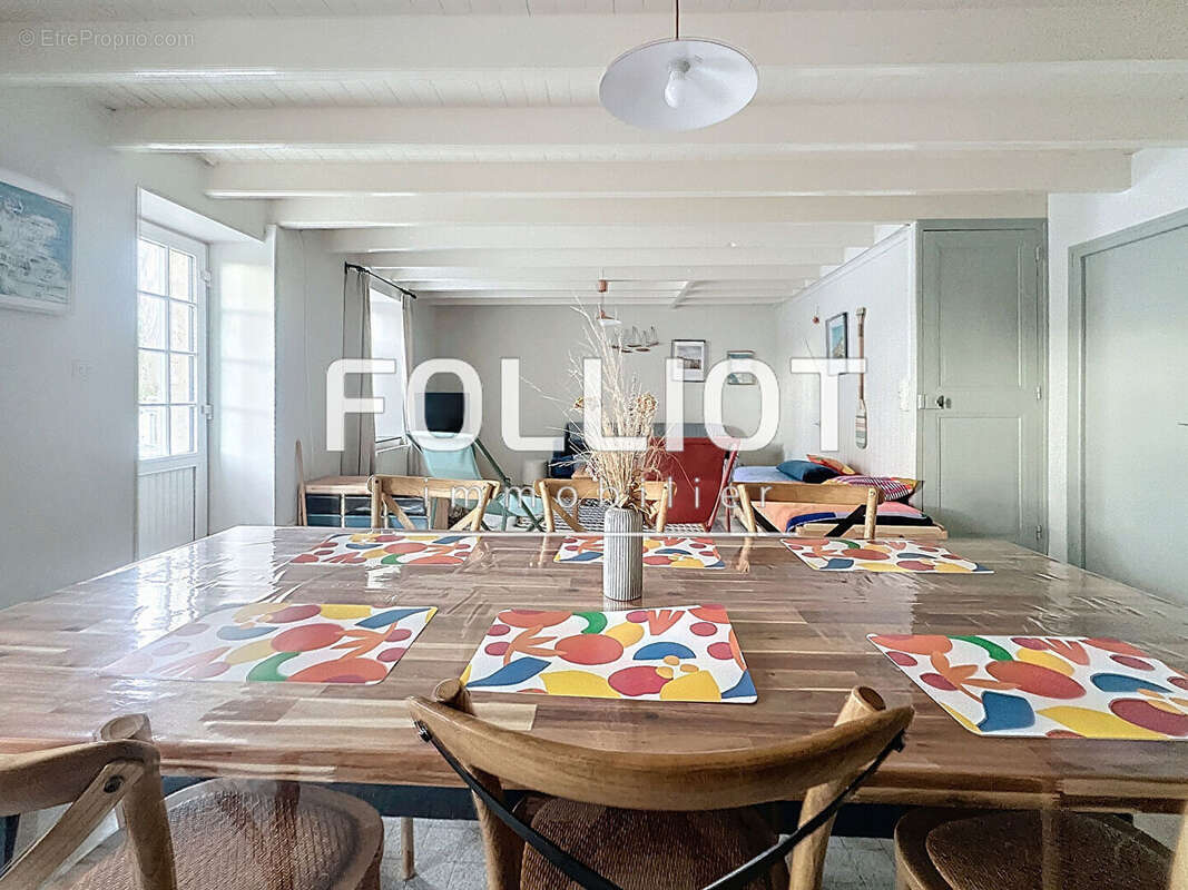 Maison à LES MOITIERS-D'ALLONNE