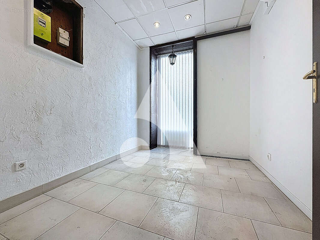 Commerce à VALLAURIS