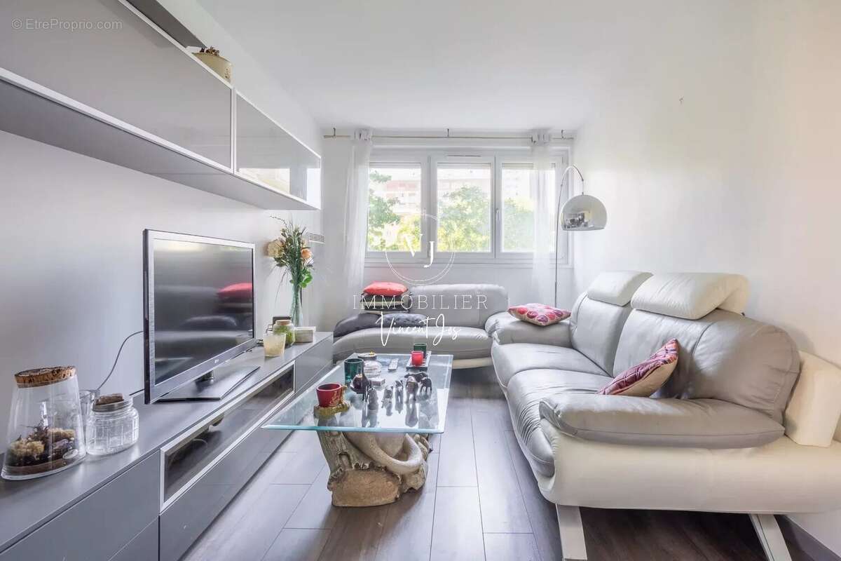Appartement à CHARENTON-LE-PONT