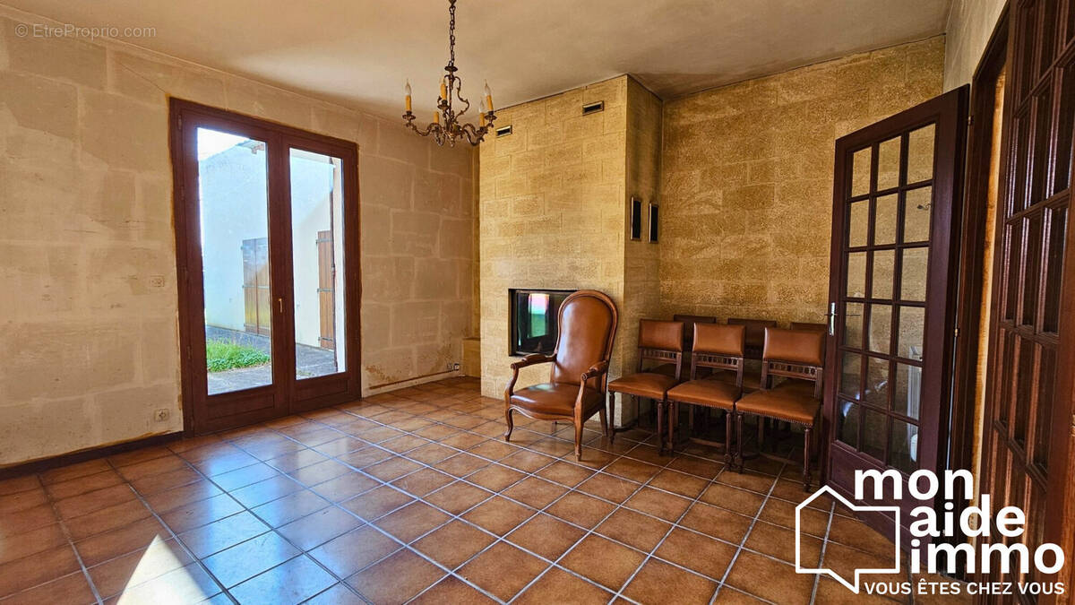 Maison à SAINT-CAPRAIS-DE-BORDEAUX