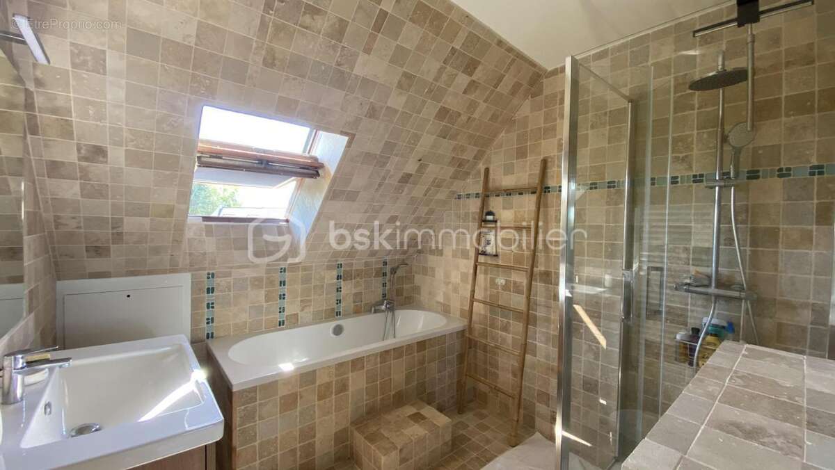 VERTOU/BEAUTOUR : Maison d’env. 157m² au sol, 4/5 chambres, bureau, garage et jardin - photo 17