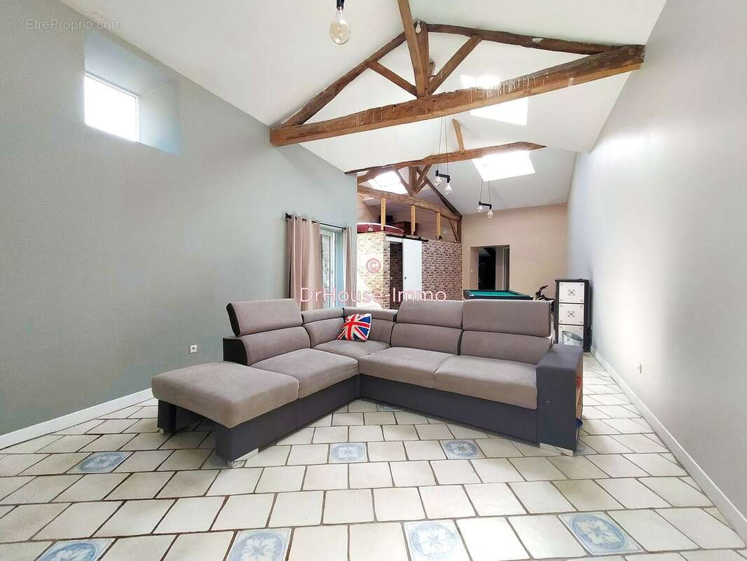 Maison 156 m² à Moussac  - photo 3