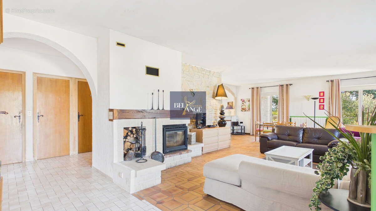 Maison à BERRIAS-ET-CASTELJAU