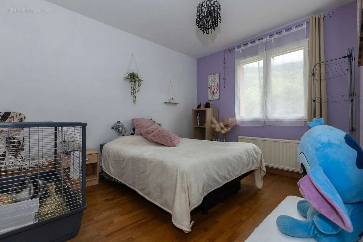 Maison à MONTAGNIEU