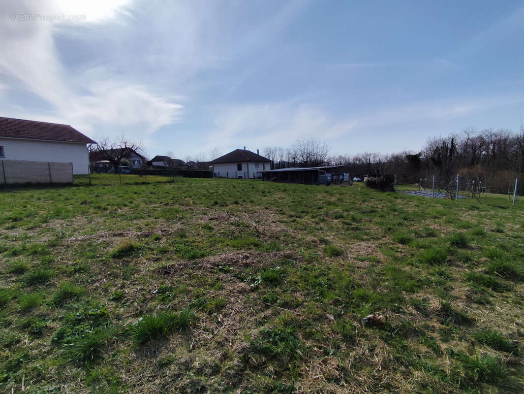 Terrain à SAINT-DIDIER-DE-LA-TOUR