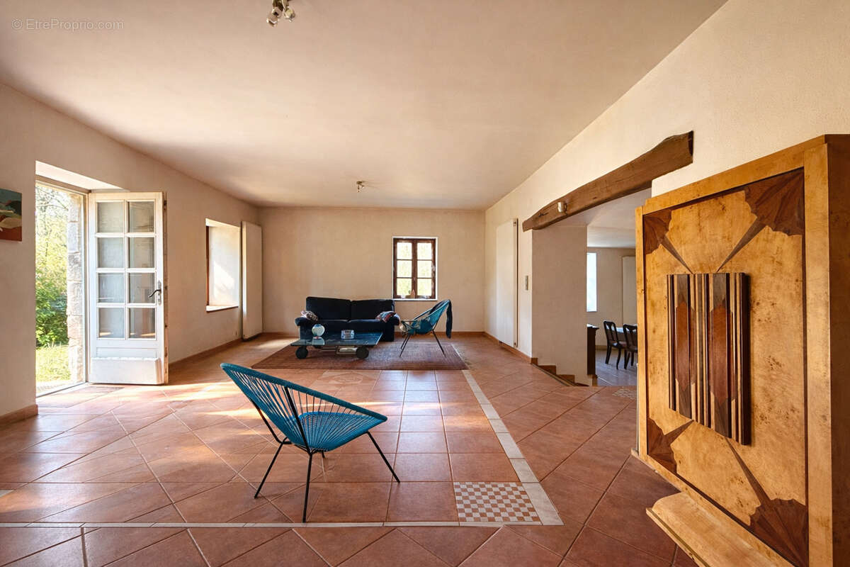Maison à MACLAS