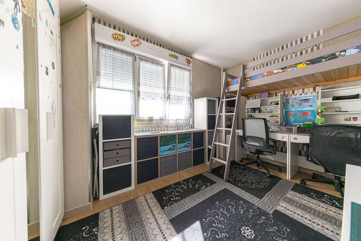 Appartement 4 pièces - beaux volumes, lumineux et proches des commodités - photo 6