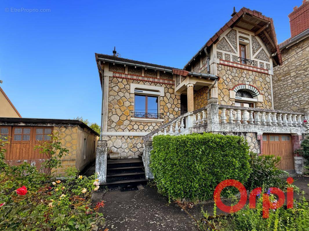 Maison à SAINT-AMAND-MONTROND