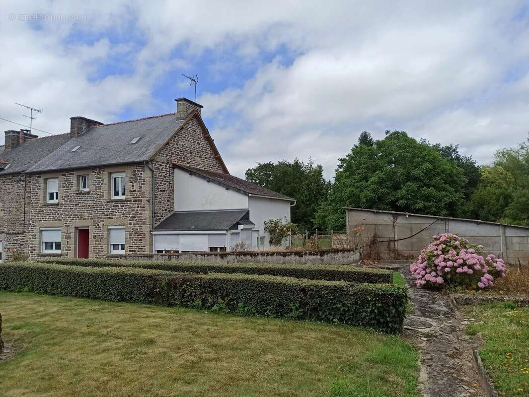 Maison à SAINT-SAMSON-SUR-RANCE