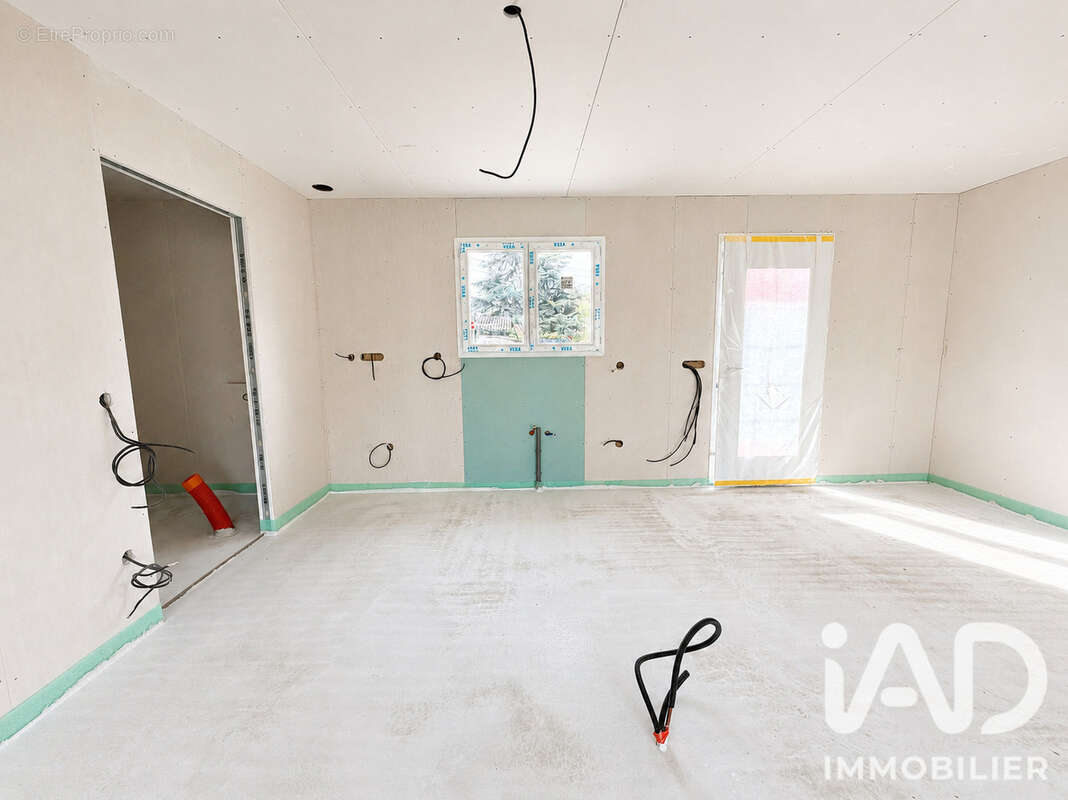 Maison 115 m² à Saint-Germain-Du-Puch  - photo 4