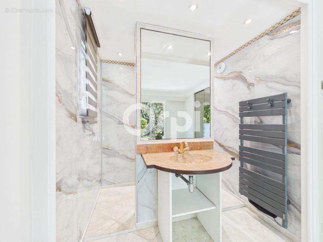Appartement à MANDELIEU-LA-NAPOULE