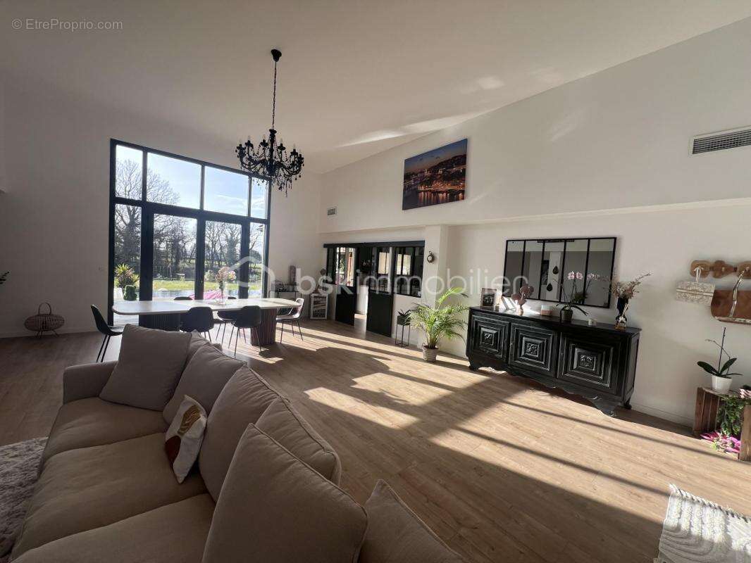 Maison à SAINT-SEURIN-SUR-L'ISLE