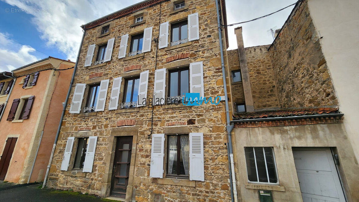 Maison à VIC-LE-COMTE